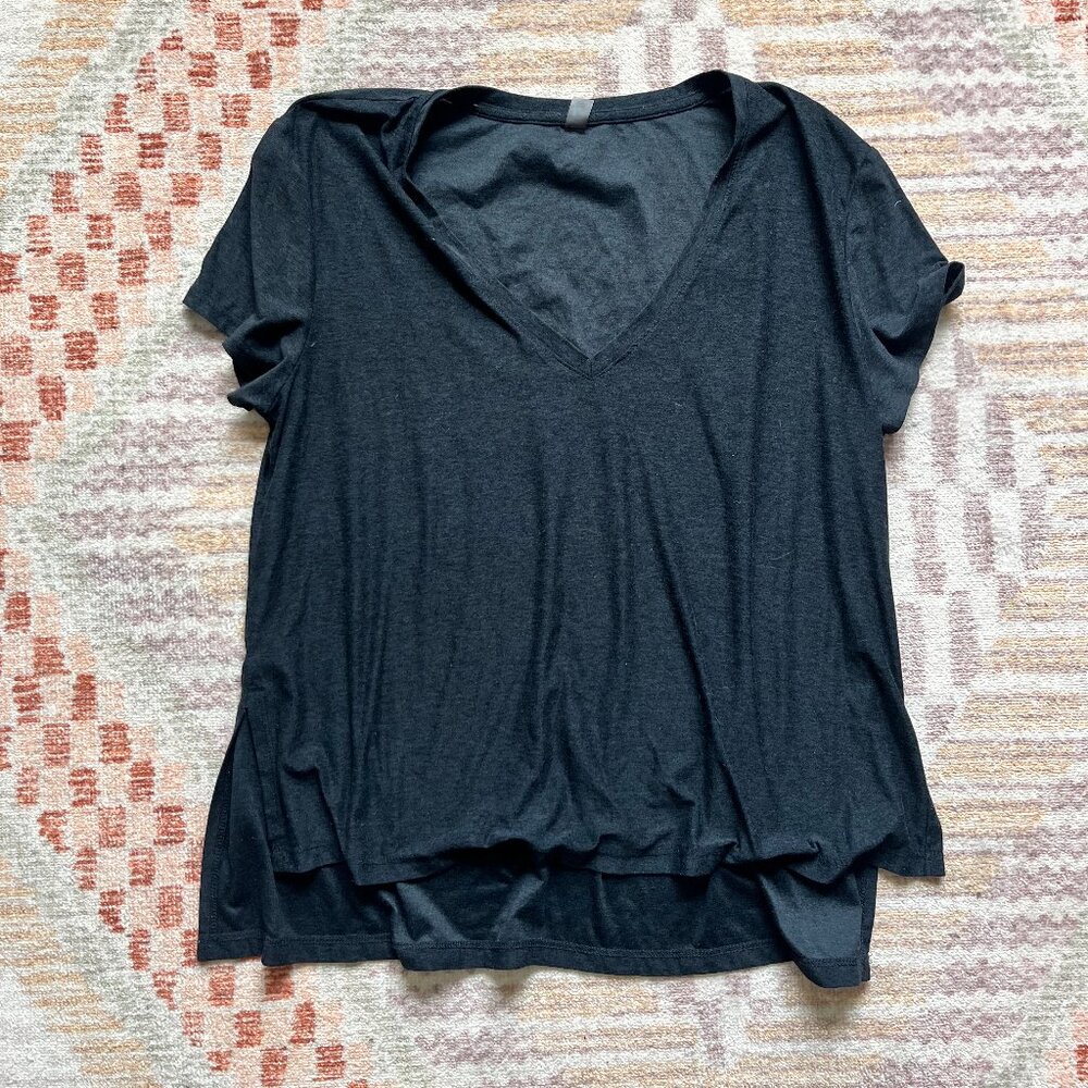 Beyond Yoga Split Up Long Tee- Darkest Night (Black Heather)